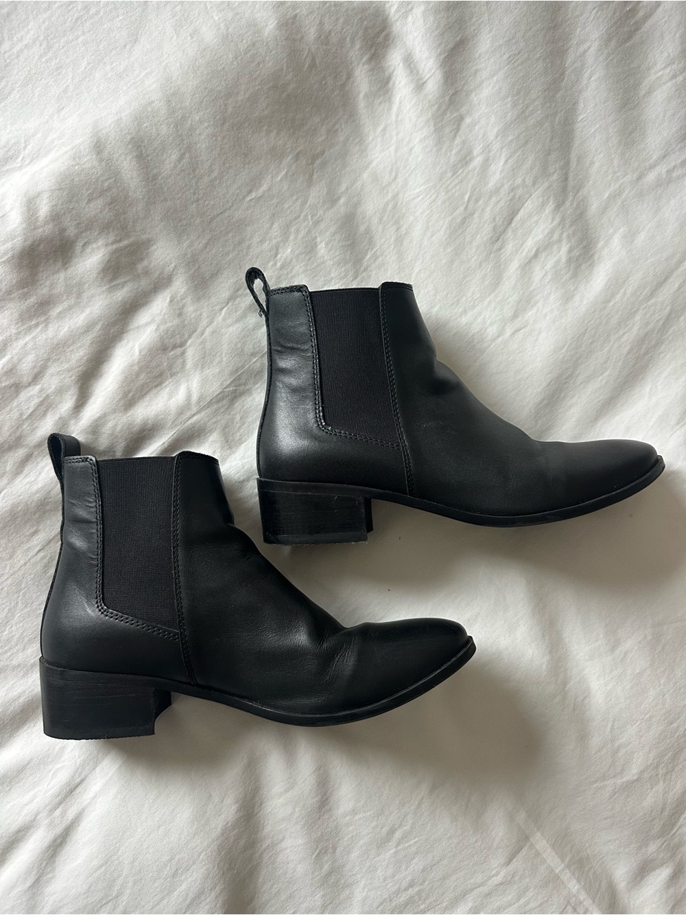 Steve Madden Black Chelsea Ankle Boots- size 8